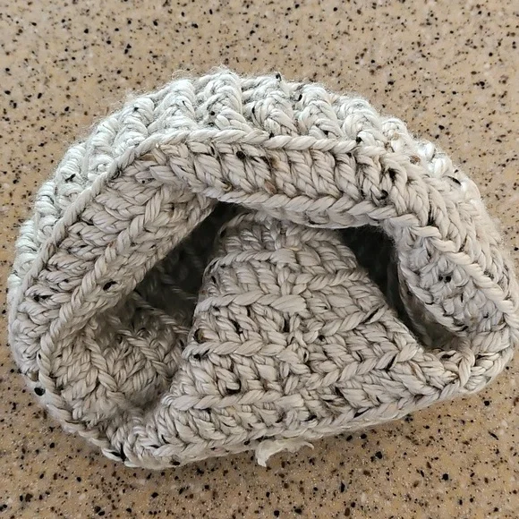 Hand Knit Yarn Crochet Winter Hat with Ponytail Hole - Picture 6 of 8